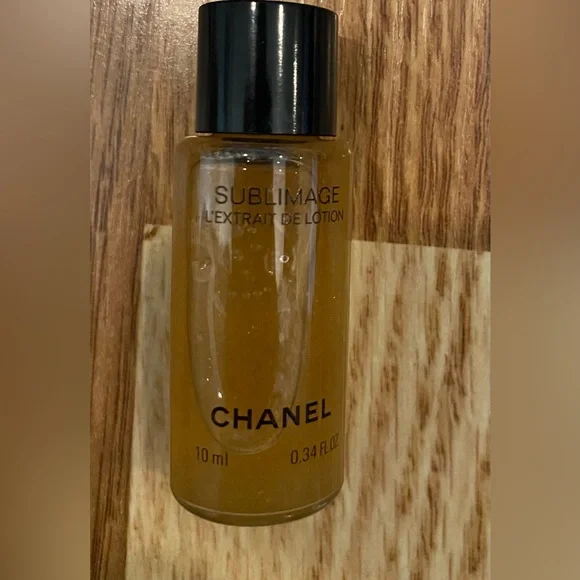 CHANEL Mini Skincare Set in White, Black & Gold NWOT - Picture 4 of 10